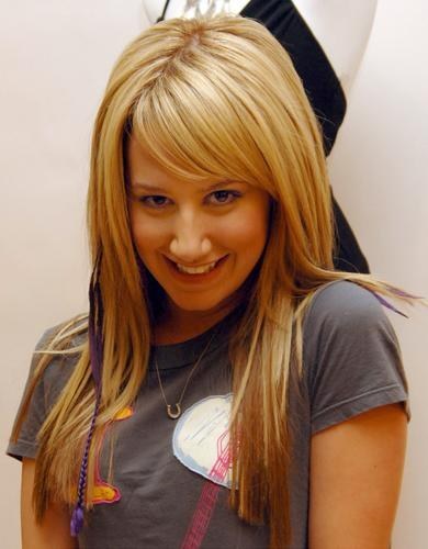 blv in me - poze Ashley Tisdale