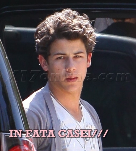 2010-Out-in-Toluca-Lake-CA-Nick-5-13-nick-jonas-12216288-460-510