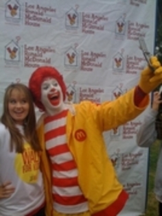 20866012_FKEIHWQIR - PoZe NoI Cu DEBBY RYAN