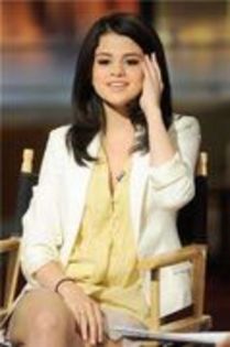 20921244_ROCQFEOZI - Selena at Good Day New York on July 22 2010