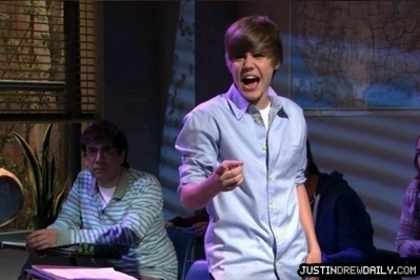 normal_Bieber-On-SNL-4-10-10-justin-bieber-11464080-480-320[1] - Justin  Bieber