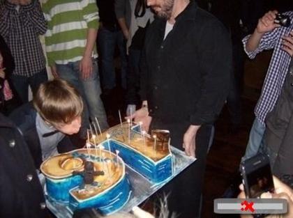 14237358_YRIHYCPNP[1] - Justin  Bieber