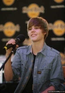 15037518_OBZEFVRUU[1] - Justin  Bieber