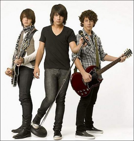 jonas-brothers-2511-455x479 - poze Trupa Jonas Brothers