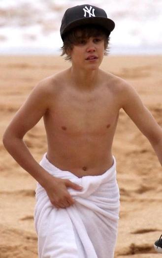  - Justin Bieber sexy pe plaja