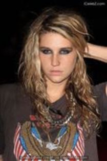 15932864_MNULZSDIN[1] - Kesha