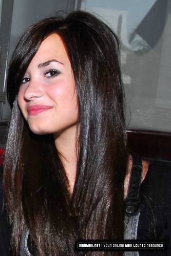 KMUAWTFRRJRGSXLORQO - demi lovato