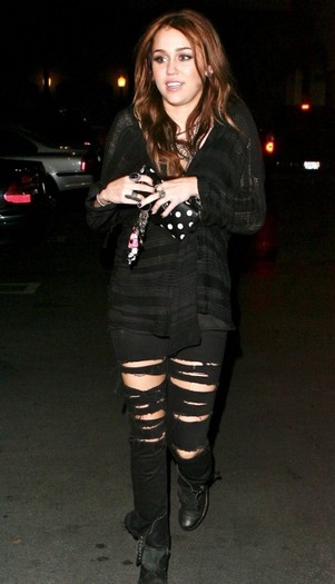 miley-cyrus-rock-459x800 - miley cyrus