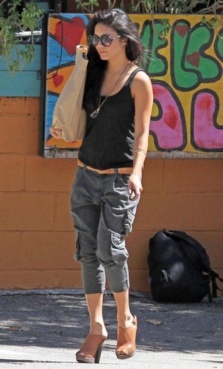 vanessa-hudgens-grocery-shopping-11-485x800