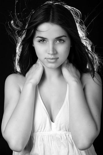 10 - Ana de Armas-Carolina