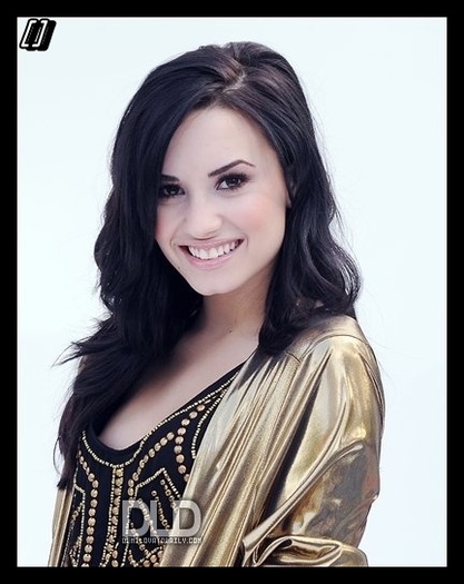 13734307_POEAUQNEL[1] - Demi Lovato Poze