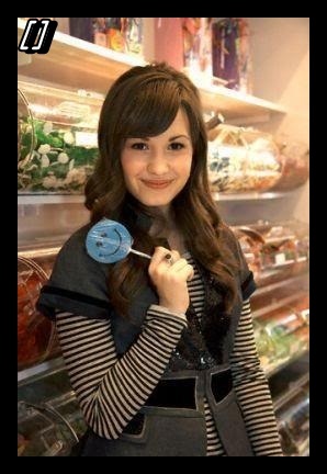 15558669_XOGDZSLGS[1] - Demi Lovato Poze