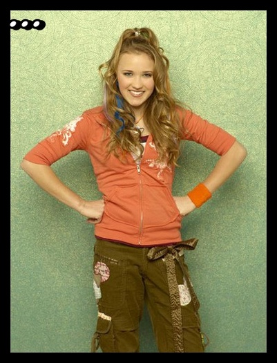 10685592_VZZCIAYCX[2] - Emily Osment Poze