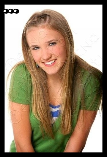 KNTKJHENPOOGYUNKFQG[1] - Emily Osment Poze