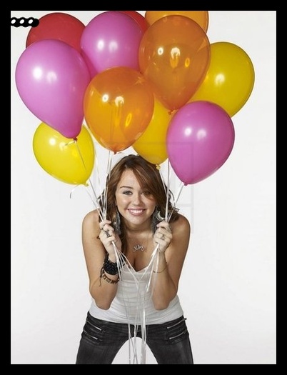 11042740_PGSVFCWNA[1] - Miley Cyrus Poze