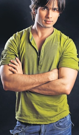 13256913_EGEJPTRQE - SHAHID KAPOOR