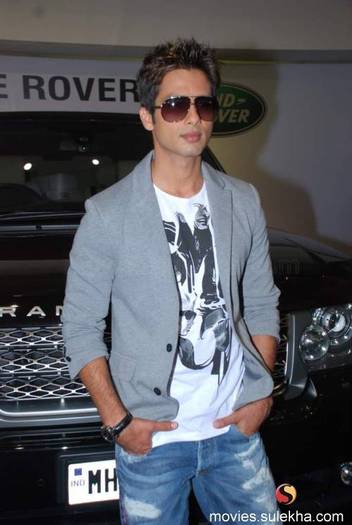 shahid-kapoor-at-range-rover27