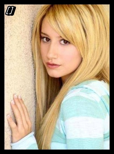 13083401_MAOIBDWNG[1] - Poze Ashley Tisdale