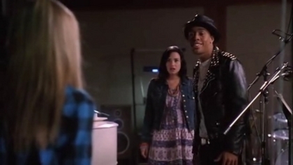 Camp-Rock-2-screencaps-demi-lovato-15301060-399-225