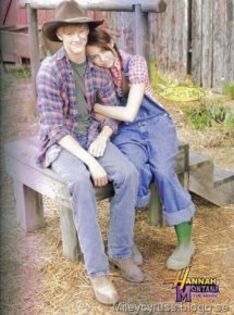 3b61ce2bce6f4c8d3ae31a48da6c9b4f_mth[1] - miley-hannah