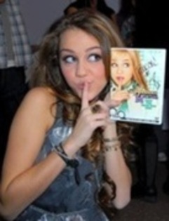 11979435_DNXBTQOOO - miley-hannah