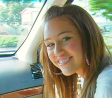 16512856_OXBDDGEJA - miley-hannah