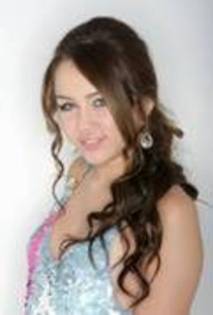 16752054_CGMCHMILH - miley-hannah