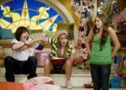 16752247_DXOZNTXKR - miley-hannah