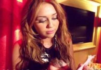 17259137_NBKIWICSJ - miley-hannah