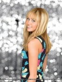 14585284_ZWPUNJOAP - miley-hannah