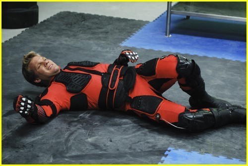 Cu floricele in par:AAAAA!Ochii mei!!Mia intrat unt in ochi :((