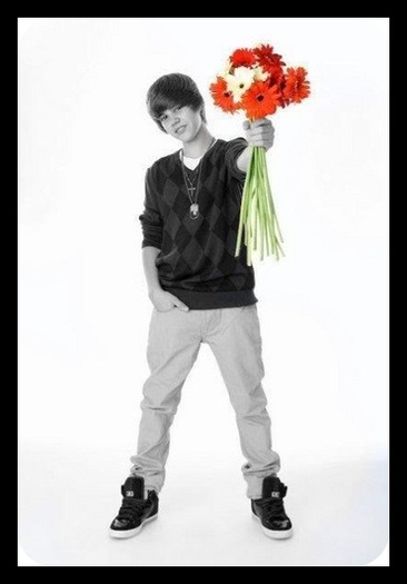 13297398_NWDCFNSUH[1] - Justin Bieber Poze