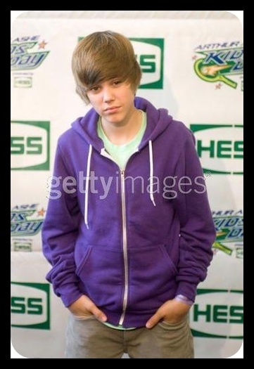 13769287_ZOJCSNKCU[1] - Justin Bieber Poze