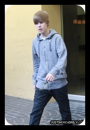 16712786_OXVBAEIOP[2] - Justin Bieber Poze