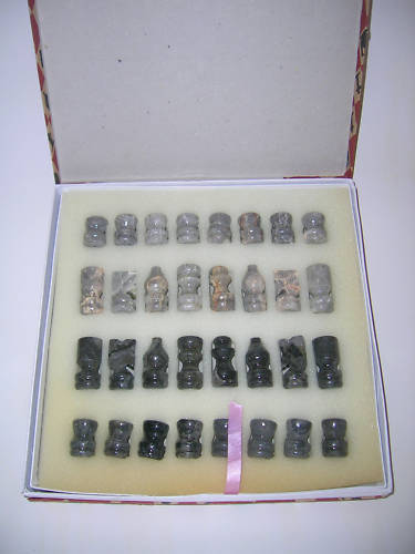 Sah cu piese de marmura  25x25..