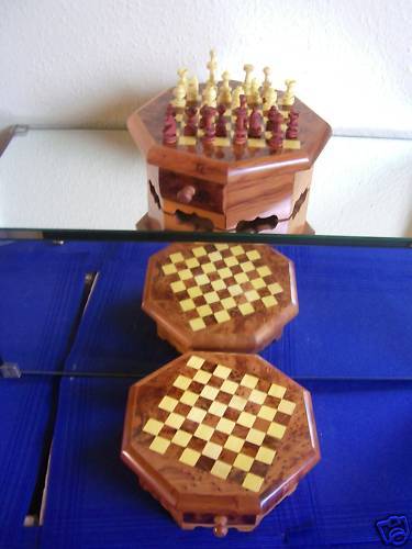 Sah din lemn de thuja.