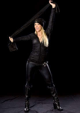 Plictisita:Luati naiba un scaun si dati