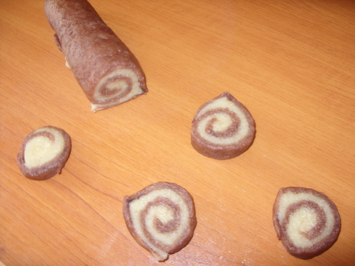 mi-a venit o idee....o foaie alba ,una cu cacao - CATE CEVA DIN BUCATARIA MEA