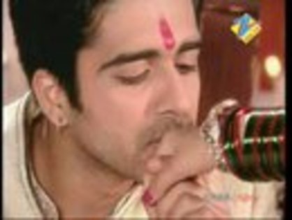 20738537_UTUSLIJYB - Rubina Dialik si Avinash Sachdev