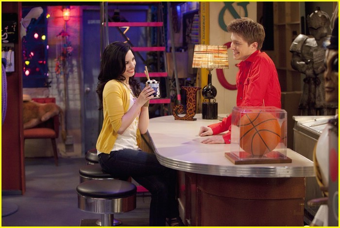 lou-ferrigno-sterling-knight-sonny-01 - Demi Lovato