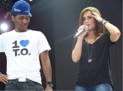 tumblr_l8aho1Cr9y1qcysn1o1_500 - Demi Lovato