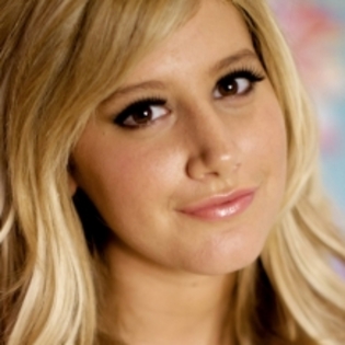 381081-218 - fan ashlee tisdale