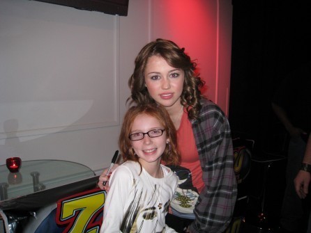 17468848_RIEHGBNHM - club miley-Miley cyrus Z100 Interview and Meet Greet si poze facute cu fanii ei