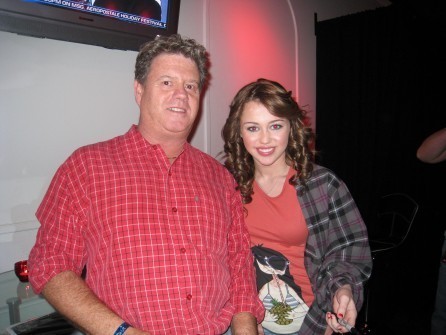 17468851_ZWCBNLFUR - club miley-Miley cyrus Z100 Interview and Meet Greet si poze facute cu fanii ei