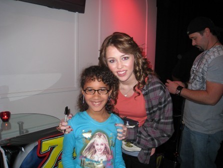 17468860_PDHUEETXI - club miley-Miley cyrus Z100 Interview and Meet Greet si poze facute cu fanii ei