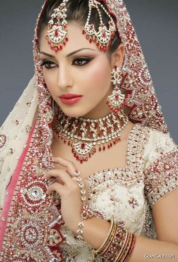 Indian_Brides_with_Eastern_Makeup_1 - Rasfatul oriental-Bijuteriile Indiei-PLAGIAT
