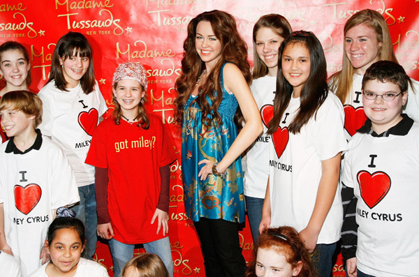 IEFLOKIOHUOXUJMEWKH - club miley-Wax Figure at Madame Tussauds a doua figura de ceara a lui miley cyrus