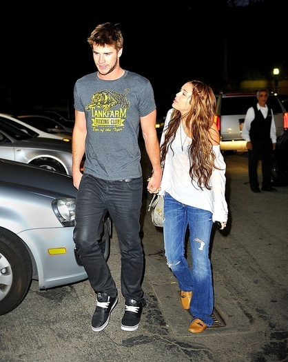 13859918_WACTXOUJB - club miley-2010 09 Aprilie La Teru Sushi in Studio City cu Liam