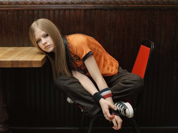 Avril-Lavigne-003 - AVRIL LAVIGNE