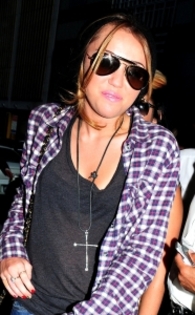 normal_012 - Miley out in New York City 31 08 2010-00